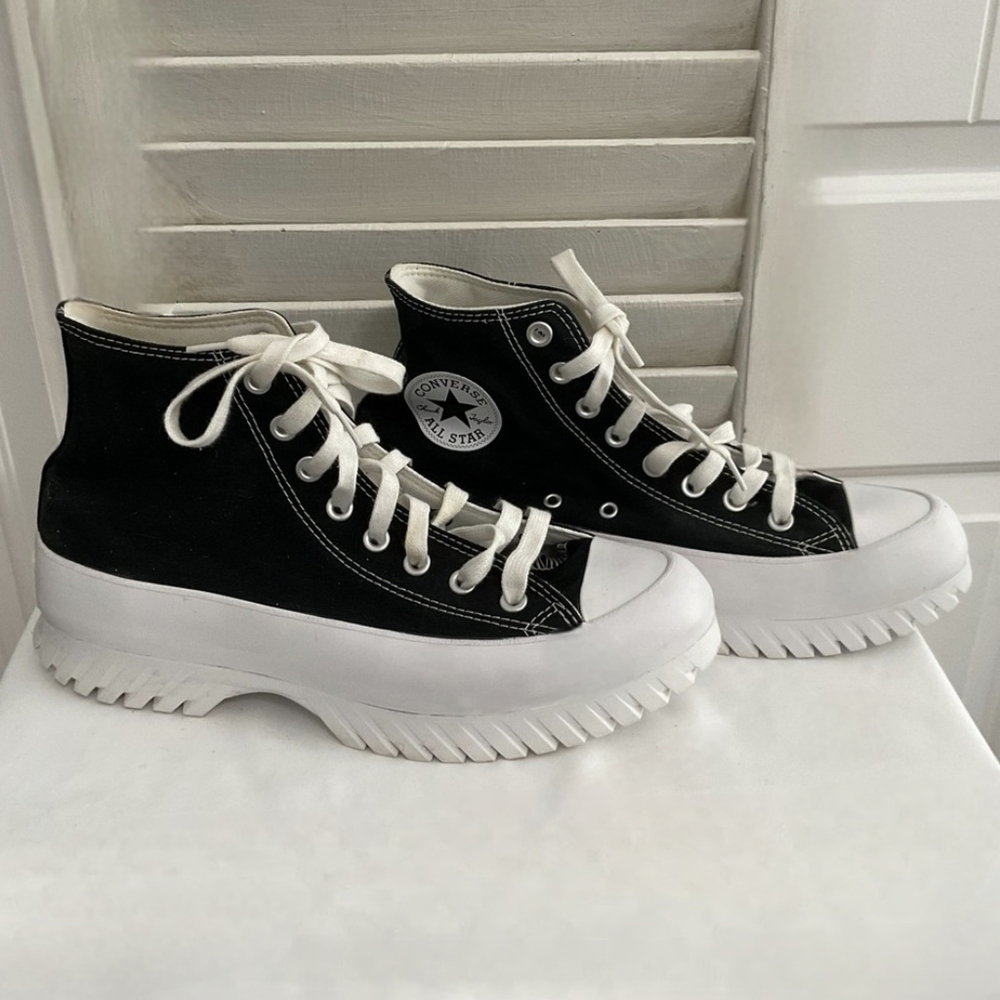 Converse blk white Chuck Taylor All Star Lugged 2.0 high top sneakers 8.5 NWOB